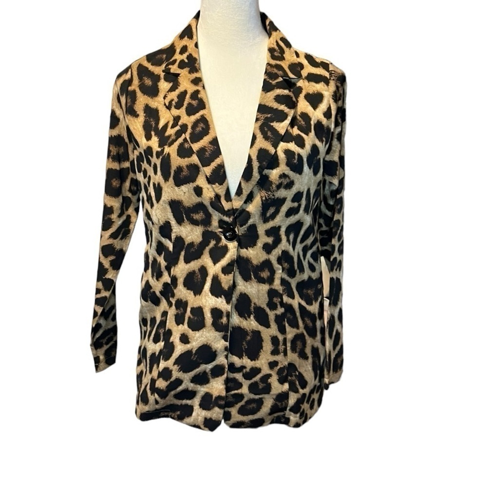 Suvimuga long sleeve leopard blouse one button front size small nwt
